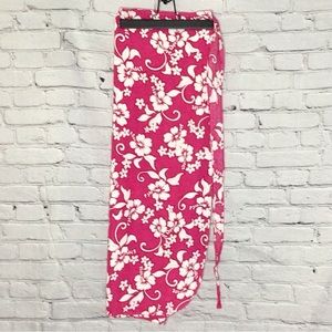 In Gear Fashions Koko Knot Fuchsia and White Floral Sarong OS